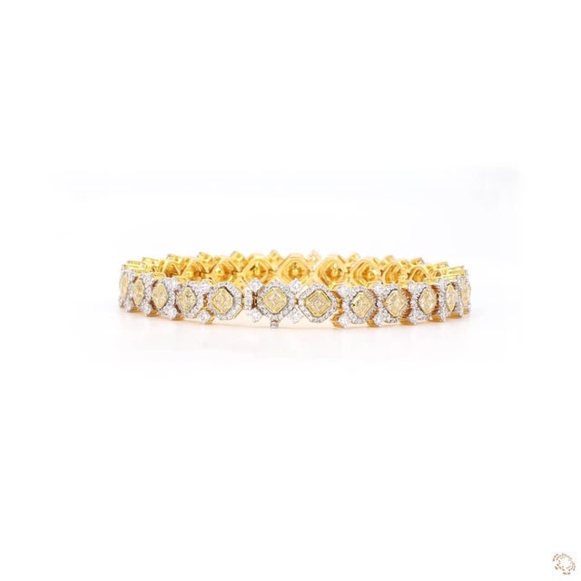 3.99 Carat Round Brilliant Cut White Diamond Yellow Diamond Gold Bracelet For Sale In New York - Image 6 of 9
