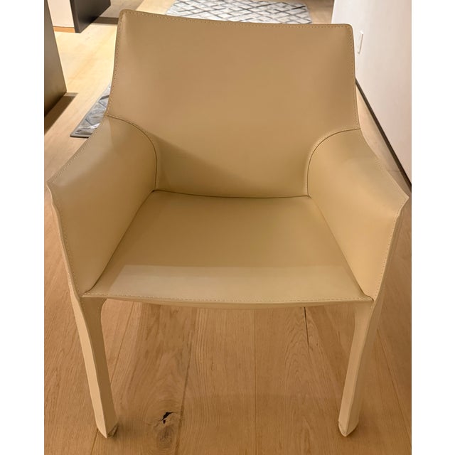 Set of six Cassina leather chairs made in Italy, beige leather, butterfly-style arms and zipper details at leg joints....