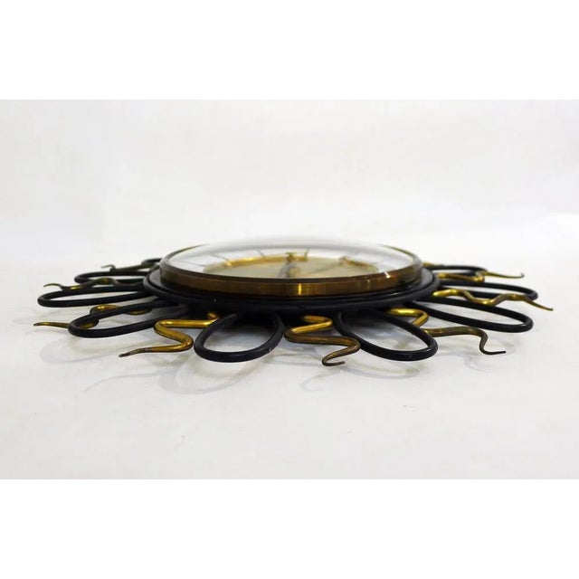 Flash transistor wall clock: round & white brushed brass, stylized figures, protective lid in curved glass, and large...