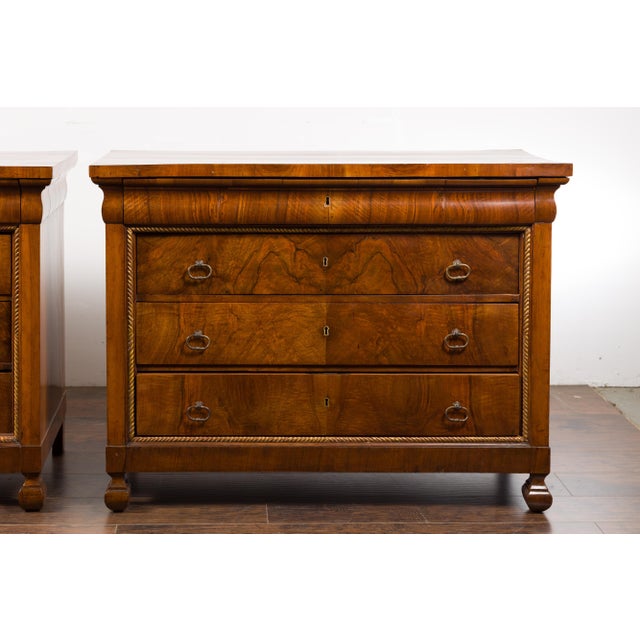 Brown Pair of Italian 18th Century Walnut Four-Drawer Commodes with Bookmatched Veneer For Sale - Image 8 of 12