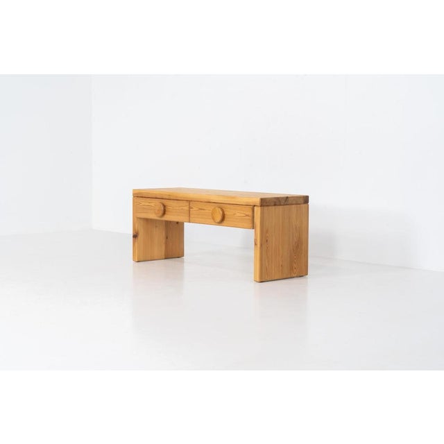 Pine bench/hallway cabinet in the manner of Ruben Ward (Sweden, 1970s). This beautiful bench, crafted out of solid pine,...