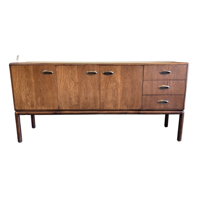 1960s Combed Walnut 3 Door 3 Drawer Credenza For Sale