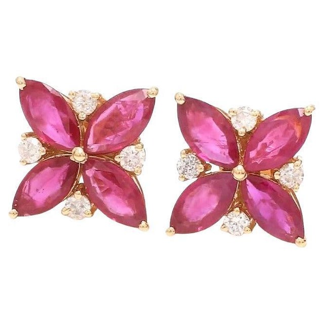 Early 21st Century 3.78 cts Natural ruby and 0.36 cts diamond earring in 18k gold For Sale - Image 5 of 18