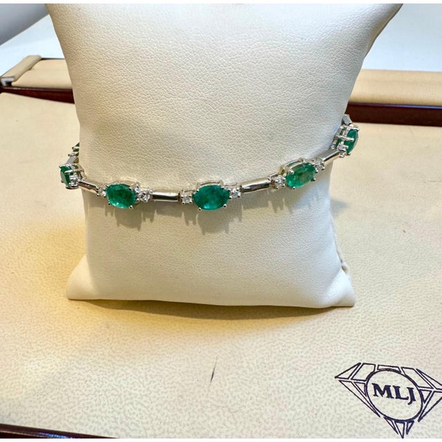 Early 21st Century 8 Carat Emerald & 1 Carat Diamond Tennis Bracelet 14 Karat White Gold, 7.25" For Sale - Image 5 of 18