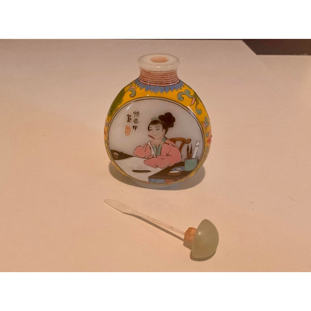 Famille Rose Porcelain Snuff Bottle With Gu Yue Xuan Mark — Hand‑Painted Qing‑Style Decoration For Sale - Image 12 of 13