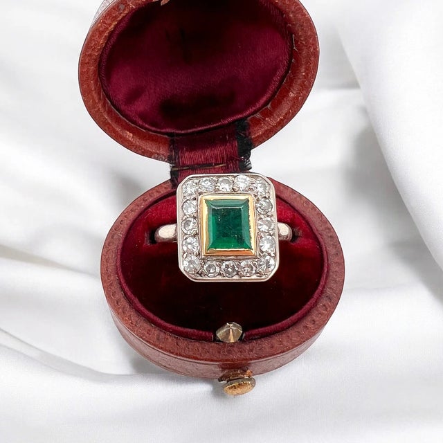 18 carat gold ring (750 thousandths) centered on an emerald of approximately 0.70 carat in a setting of 16 brilliant-cut...
