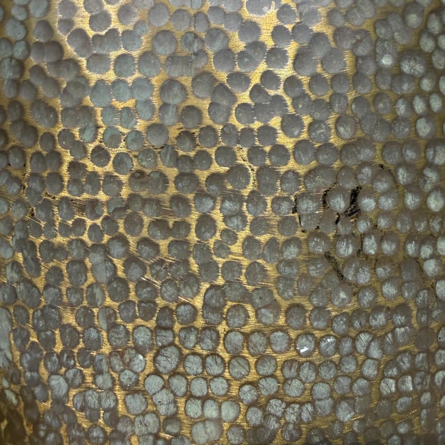 1960s Vintage Hammered Brass Planter Pot With a Riveted Rim Hollywood Regency For Sale - Image 5 of 9