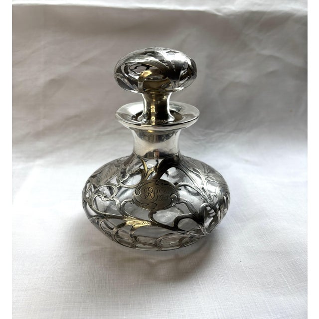 Art Nouveau Antique 19th-Century Sterling Silver Overlay Glass Perfume Bottle For Sale - Image 3 of 11