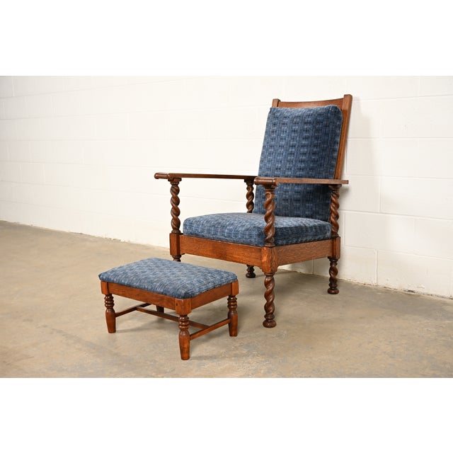 English Stickley Brothers Antique Arts & Crafts Carved Oak Barley Twist Lounge Chair With Ottoman, Circa 1920s For Sale - Image 3 of 17