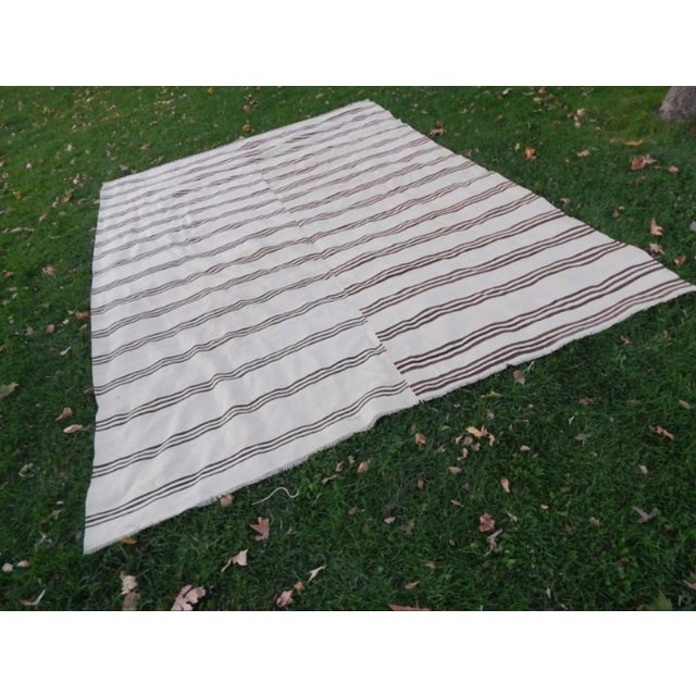 Vintage Turkish Hemp Kilim Rug 110.2'' X 149.6'' / 280x380cm Hand woven with high quality pure wool Excellent condition...