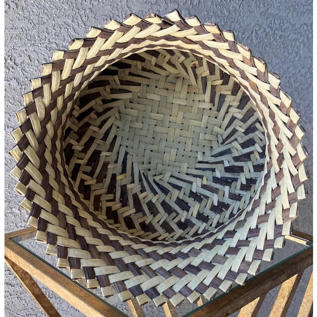 Late 20th-Century Perfectly-Sized Tarahumara Handwoven Sotol Leaf Basket Cachepot, Mexico For Sale - Image 16 of 17