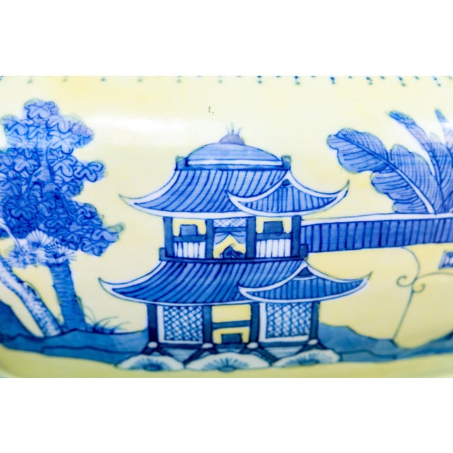 Yellow 19th Century A Fabulous Chinese Export Porcelain Soup Tureen in Classic Form For Sale - Image 8 of 10