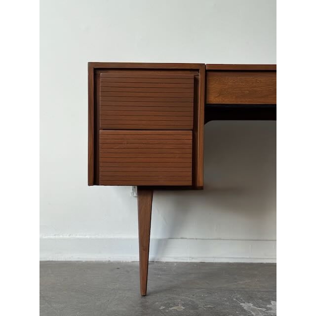 This classic 1960s Mid-Century Modern vanity desk is a masterclass in space-saving, dual-purpose Scandinavian design....