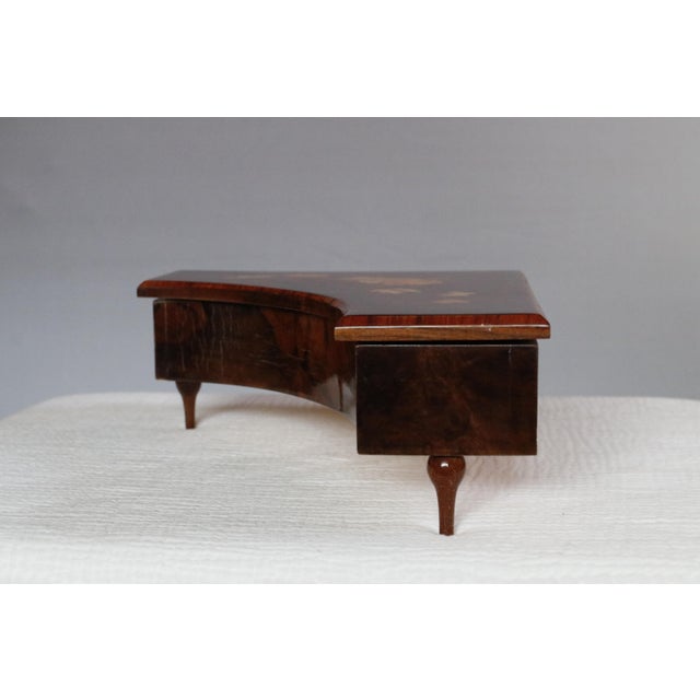 1950s Large Italian Floral Marquetry Inlaid Wood Piano Shaped Music Jewelry Box - Plays "Torna a Surriento" For Sale - Image 15 of 15