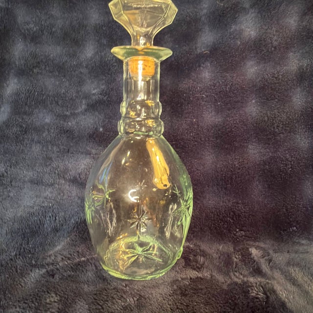 1970s 1970s Mid-Century Modern Atomic Starburst Glass Decanter With Faceted Stopper - Transitional Metric Era For Sale - Image 5 of 16