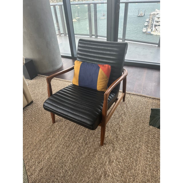 2020s Hermès Casaque Graphic Cushions With Silk Twill Details – Set of 2 (55 × 35 Cm) For Sale - Image 5 of 14