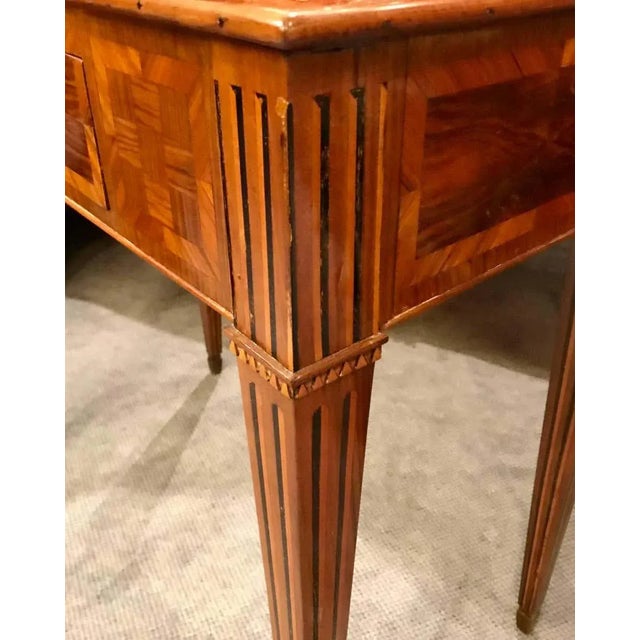 Louis XVI dressing table, France 1780. For the beautiful marquetry, the maker combined two types of veneer: Walnut and...