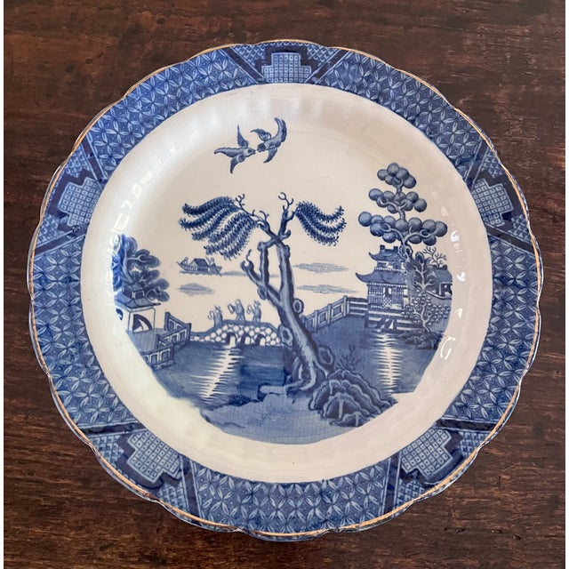 Chinoiserie Mid 20th Century Booths England "Real Old Willow" Scalloped Dinner Plate For Sale - Image 3 of 14