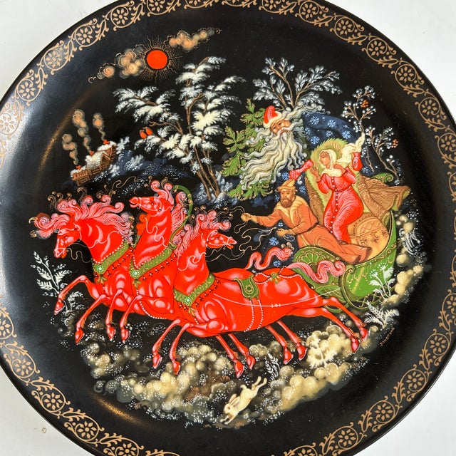 Black Set of 4 1990s Vintage 18 Carat Gold Adorned Black Porcelain Plates For Sale - Image 8 of 9