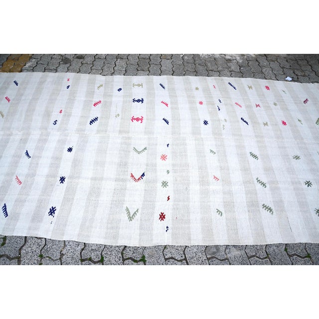 Textile 1960s Vintage Handmade Traditional Hemp Kilim Rug For Sale - Image 7 of 11