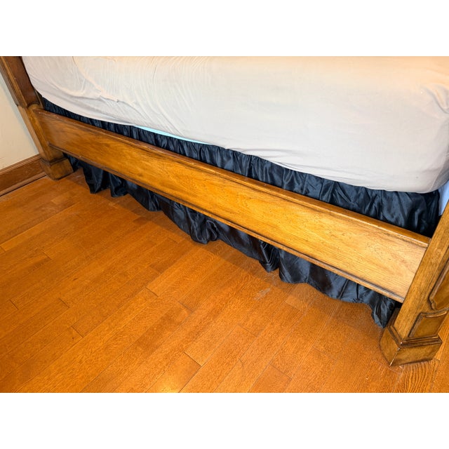 1990s Ornate Vintage Drexel Heritage King Size Bed Combining Traditional Craftsmanship and Classic Elegance For Sale - Image 5 of 8