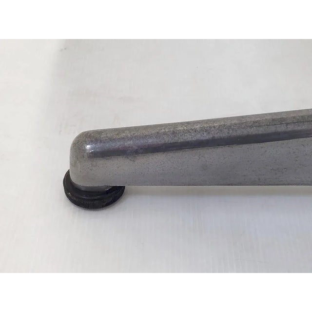 Good condition. Some yellow traces on the tray, aluminum foot wear. Height 43 cm. Diameter 64 cm. Very beautiful table in...