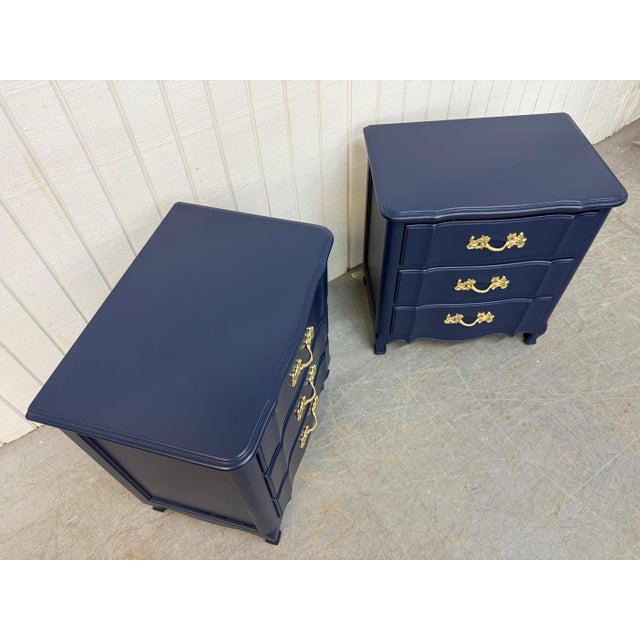 Vintage French Provincial Navy Blue Bachelor Chest Nightstands - Set of 2 For Sale - Image 4 of 9