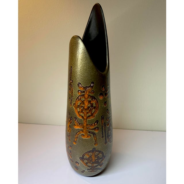 1950s Viintage Sascha Brastoff Ceramic Vase With Trible-Style Calligraphy For Sale - Image 5 of 9