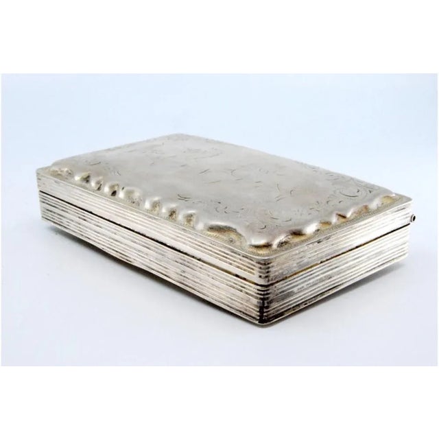 Plain Silver Snuffbox with Engraved Equestrian Scene For Sale - Image 3 of 11