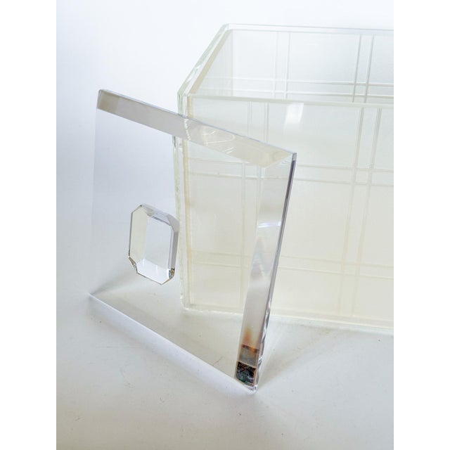 1970s Modern Heavy Lucite Ice Bucket With Liner and Emerald Cut Handles For Sale - Image 12 of 17