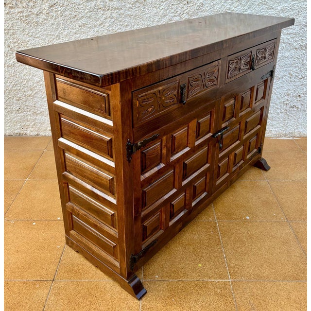 Spanish 20th Century Catalán Spanish Dresser Carved in Walnut, 1920s For Sale - Image 3 of 18