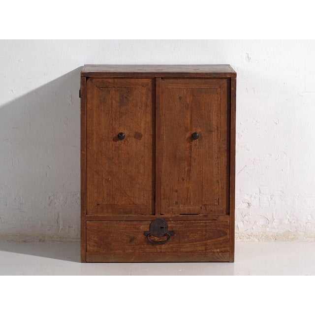 Ancient Japanese Cedar Mizuya Ko-Dansu For Sale - Image 6 of 12
