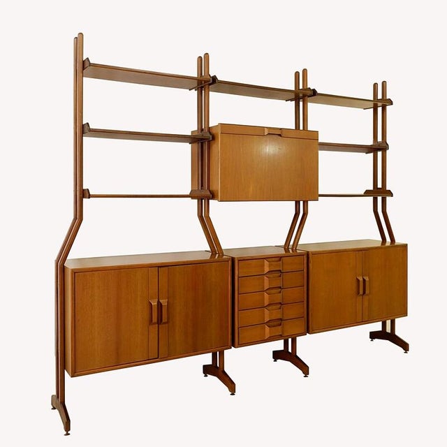 Mid-Century Modern Italian Wall Unit, 1960s, in Very Good conditions. Designed 1960 to 1969