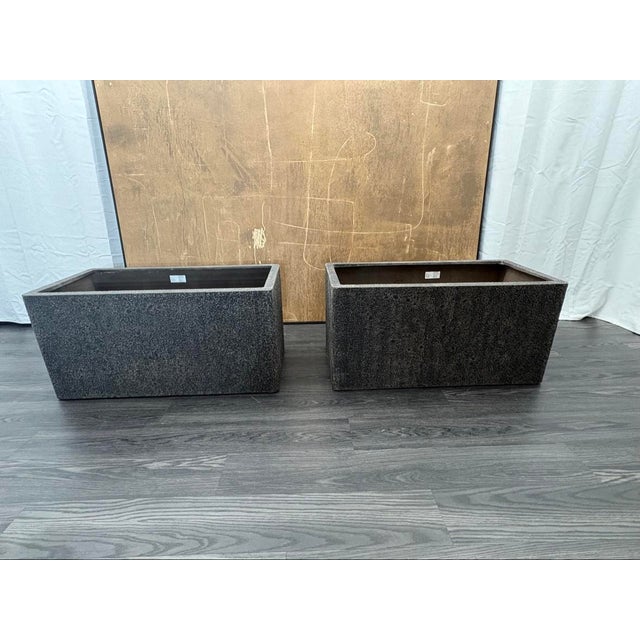 Rh Paxos Square Planter – Size F 39½"w × 19½"d × 19½"h | Carbon | Set of 2 | Upscale Staging For Sale - Image 17 of 18