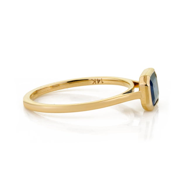 Metal Bezel Set 1.07ct Octagon Blue Sapphire Solitaire Ring Size 5 in 14k Yellow Gold For Sale - Image 7 of 15