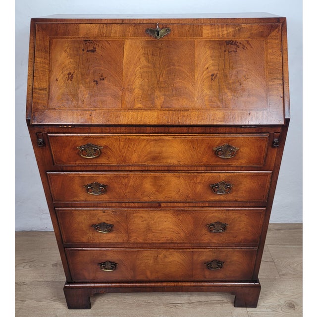 Edwardian Bureau Desk in Walnut, 1910 For Sale - Image 16 of 18