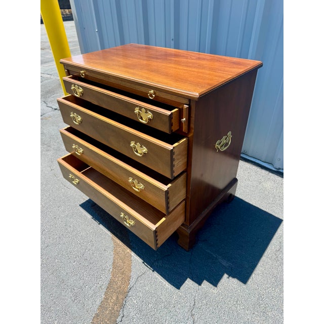 Kittinger Colonial Williamsburg Mahogany Bachelor's Chest For Sale In Denver - Image 6 of 11