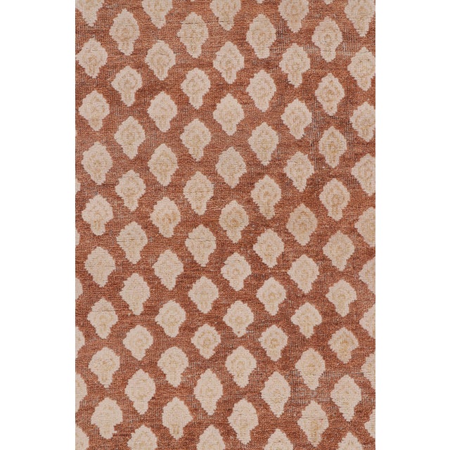Rug & Kilim’s Modern Block Print Rug in Pink with Cream Floral Patternn - 10x14 For Sale In New York - Image 6 of 7