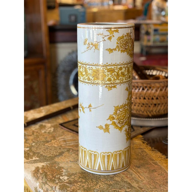 Vintage Chinese Ceramic Yellow and White Floral Umbrella Holder For Sale In Saint Louis - Image 6 of 8