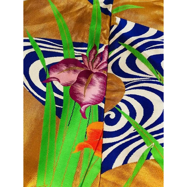 Embroidered Red and Green Japanese Silk Ceremonial Kimono, 1940's For Sale In New York - Image 6 of 11