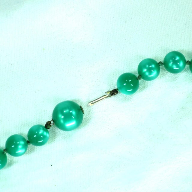 Vintage 1950s Emerald Moonglow Lucite Necklace Bracelet Earrings - Set of 4 For Sale - Image 4 of 10
