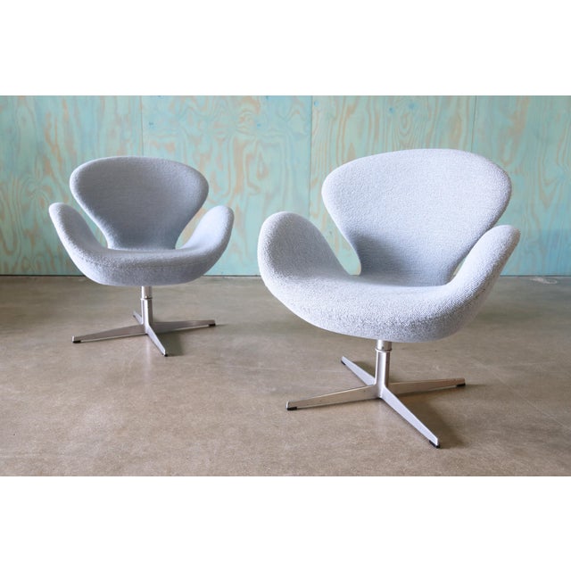 1971 Pair of Swan Chairs Arne Jacobsen for Fritz Hansen Danish Modern Swivel and Rock For Sale - Image 6 of 10