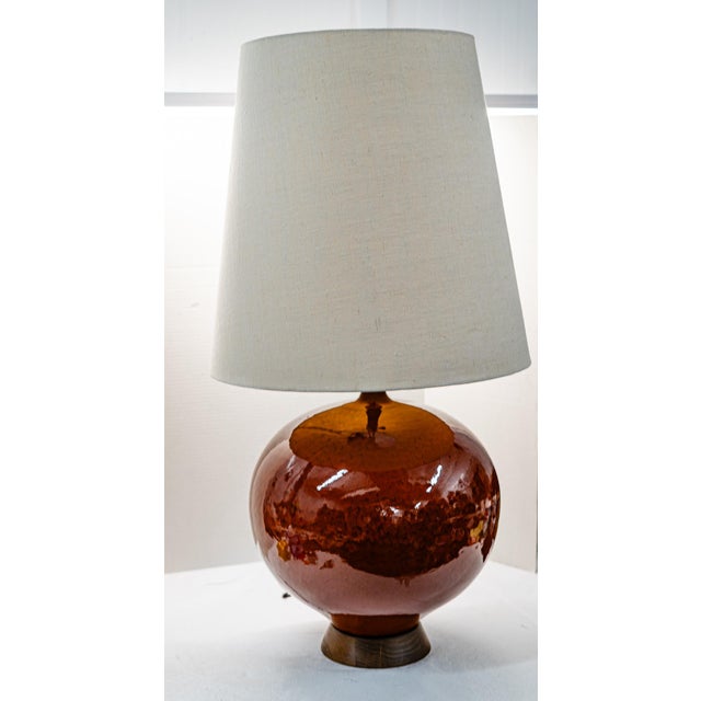 Home Inspirations Auctions is pleased to offer this excellent condition and very large MCM ceramic and wood table lamp...
