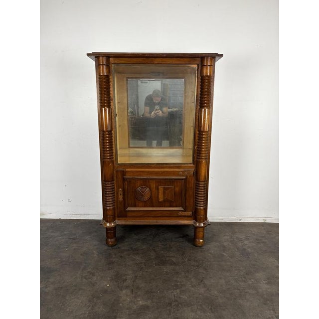 Oak Display Cabinet with Fluted Columns in the style of Dudouyt, 1930s, in Very Good conditions. Designed 1920 to 1949