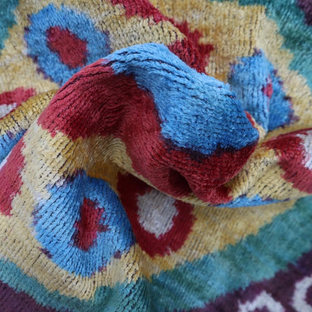 ● 100% silk velvet material making the throw pillows super soft and cozy with a delicate touch and giving your room a more...