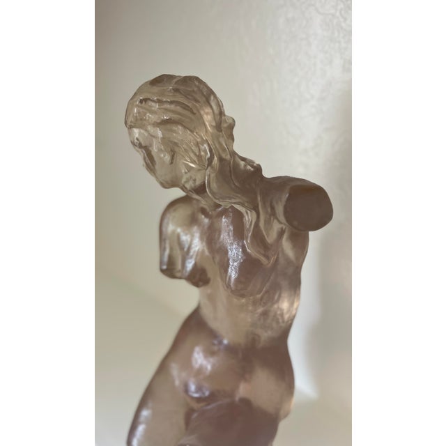 Late 20th Century Late 20th Century Dorothy Draper Lucite Bust Sculpture - Unsigned Missing Label Sticker For Sale - Image 5 of 9