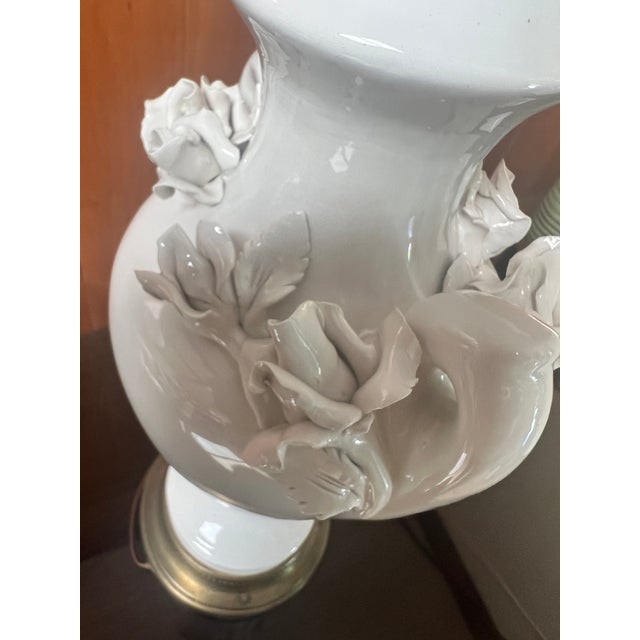 Vintage Mid-Century Porcelain Urn-Style Table Lamp For Sale - Image 9 of 11
