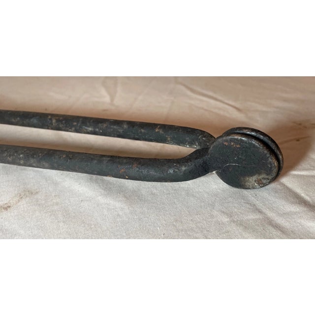 18th Century Antique 18th Century Wrought Iron Turned Brass English Fireplace Tongs Tool For Sale - Image 5 of 11