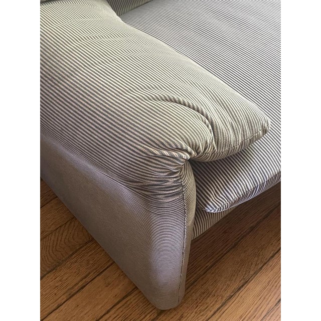 Cassina Maralunga 2-Seater Sofa by Vico Magistretti for Cassina, 1970s For Sale - Image 4 of 8