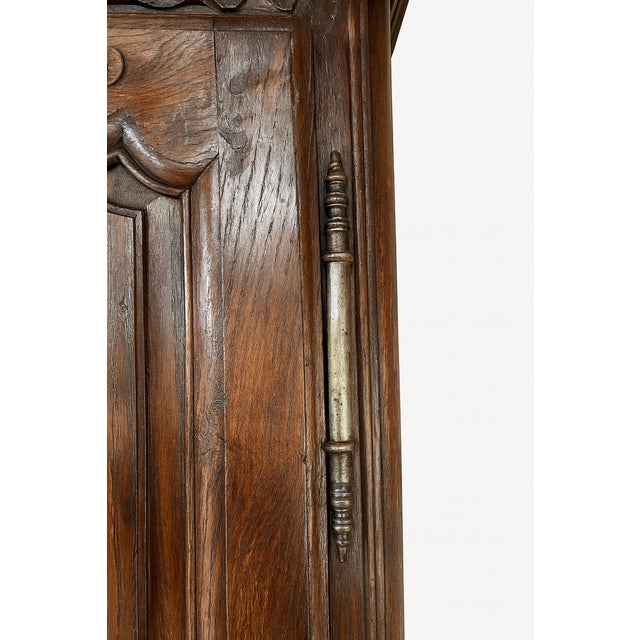 Louis XV Tall and Narrow Oak Cabinet, 1770s For Sale - Image 6 of 10